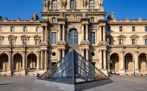 Besucher mit Audioguide bei einem selbstständigen Louvre Ticket mit reserviertem Eintritt
